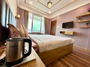Yepplo's Stunning Mountain View 2-bedroom apartment with Private Kitchen - 24hrs Caretakers & Power Backup